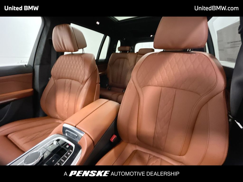 Thumbnail: 2026 BMW X7 - 13