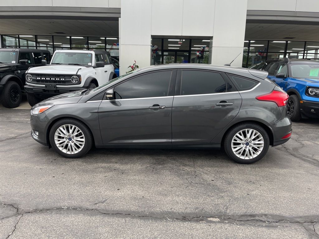 Gray (Magnetic) 2017 Ford Focus Titanium Hatchback Hatchback Front-Wheel Drive 6-Speed Automatic