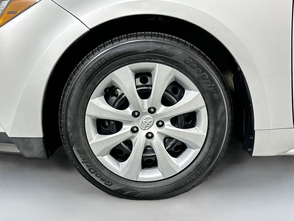 2024 Toyota Corolla LE 29