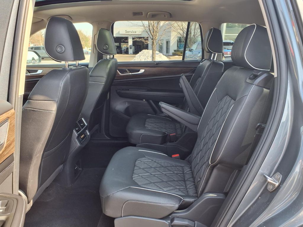 Certified Used 2025 Platinum Gray Metallic Volkswagen 2.0T SEL Premium R-Line image 19