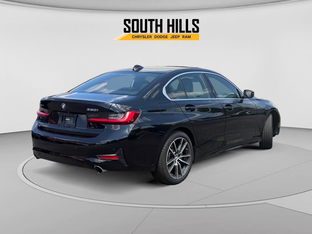 2022 BMW 3 Series 330i xDrive - 4