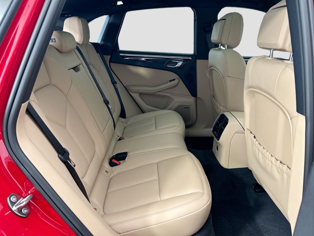 Thumbnail: 2026 Porsche Macan - 23