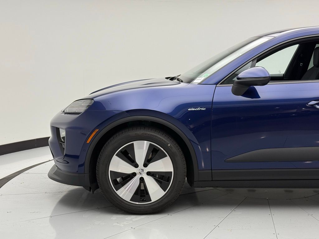 Thumbnail: 2025 Porsche Macan - 28