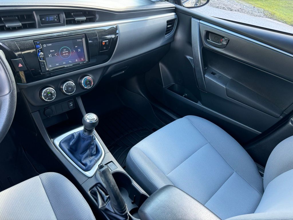 2015 Toyota Corolla L 29