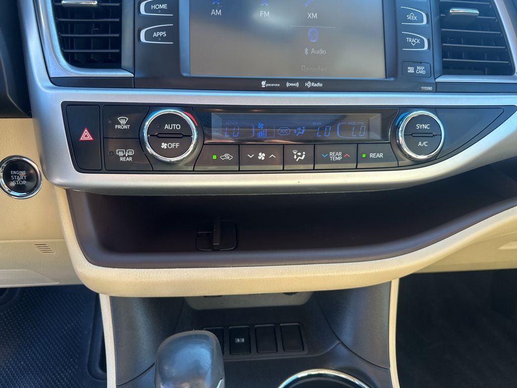 Used Car 2019 Toyota Highlander  Xle For Sale Under $25,000 In Austin, Texas