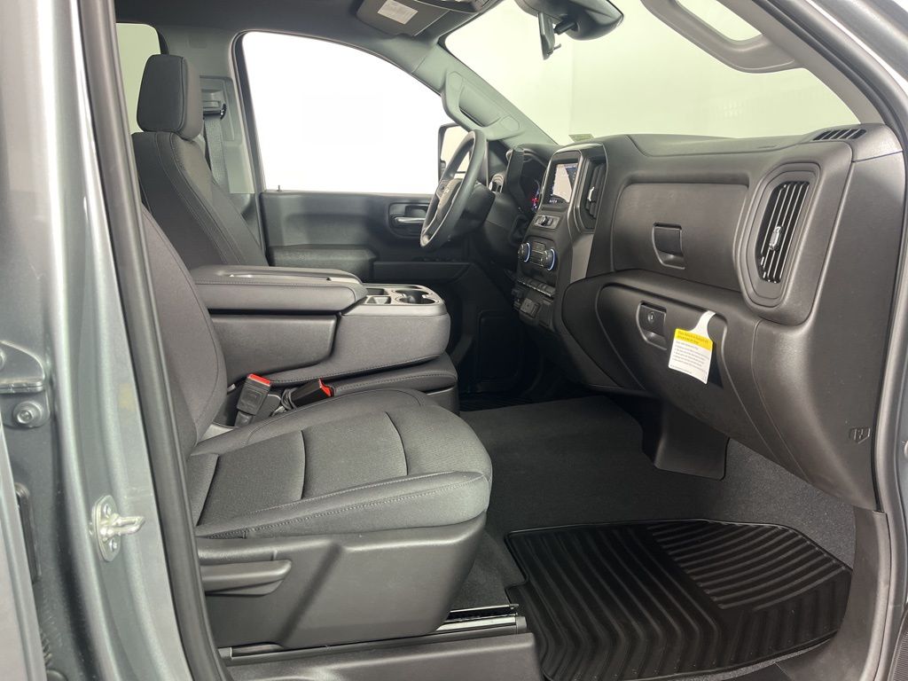2025 Chevrolet Silverado 2500 Custom 8