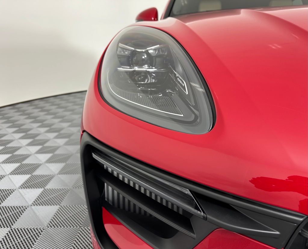 Thumbnail: 2026 Porsche Macan - 9