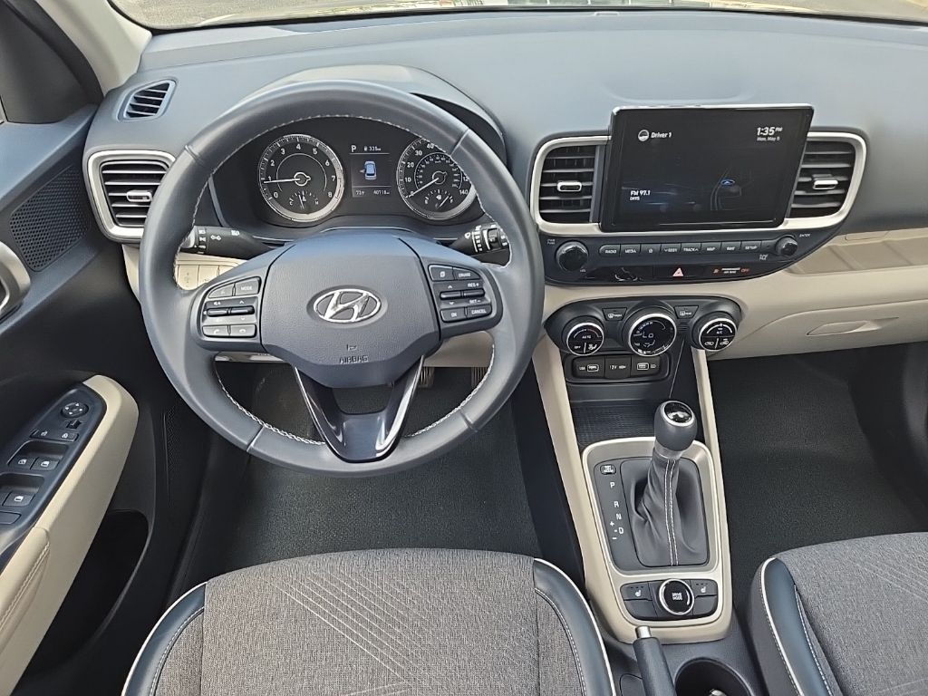2022 Hyundai Venue Limited 28