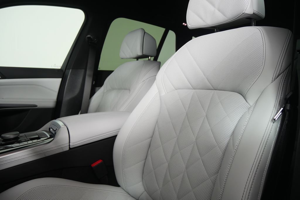 Thumbnail: 2026 BMW X5 - 10