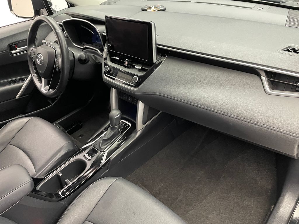 2023 Toyota Corolla Cross XLE 16