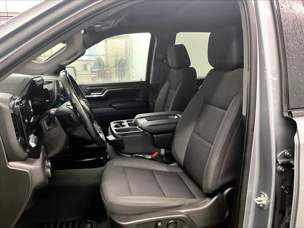 2023 Chevrolet Silverado 1500 — photo 10