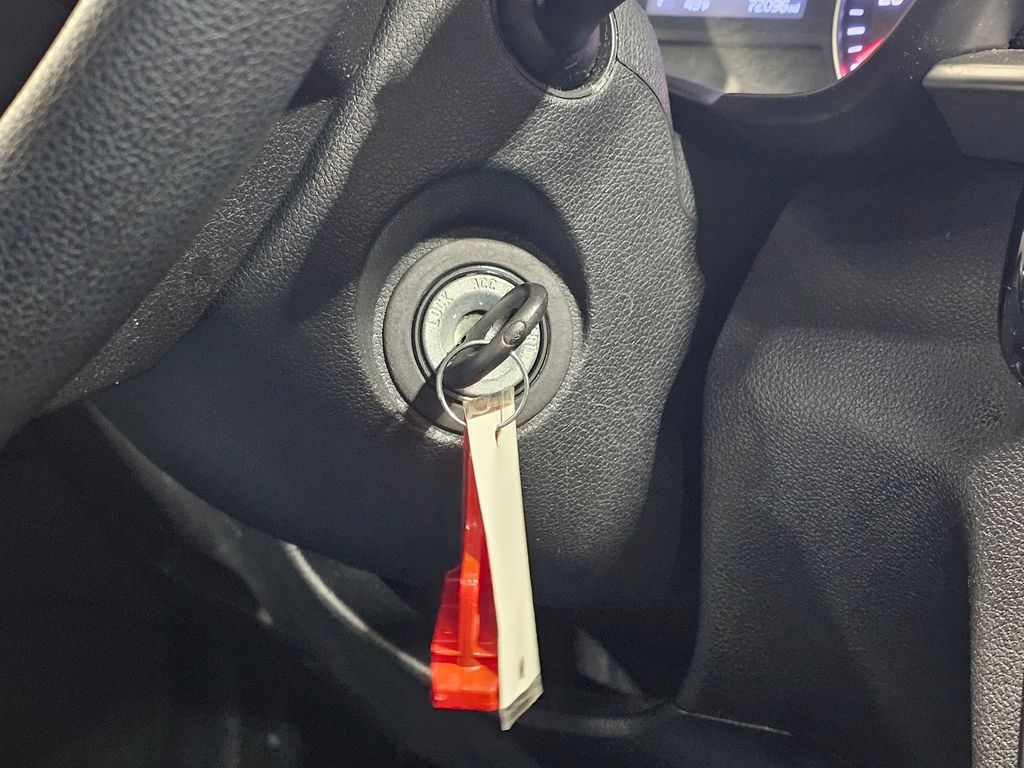 Used 2020 White Kia LX image 31