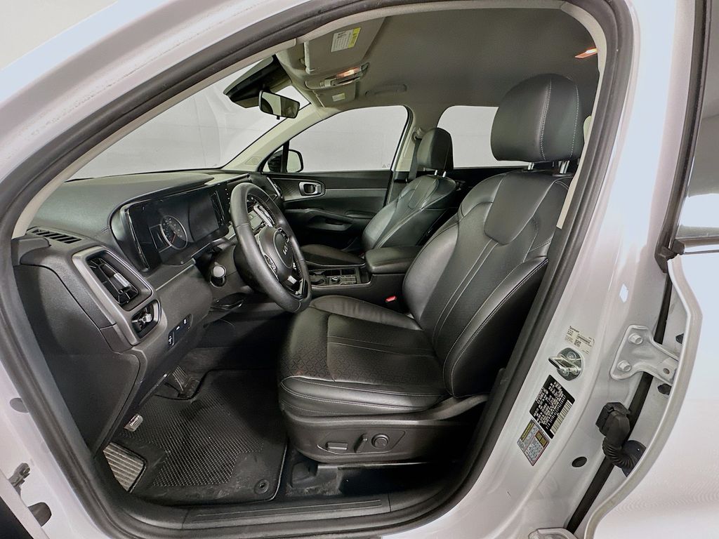 Thumbnail: 2023 Kia Sorento - 21