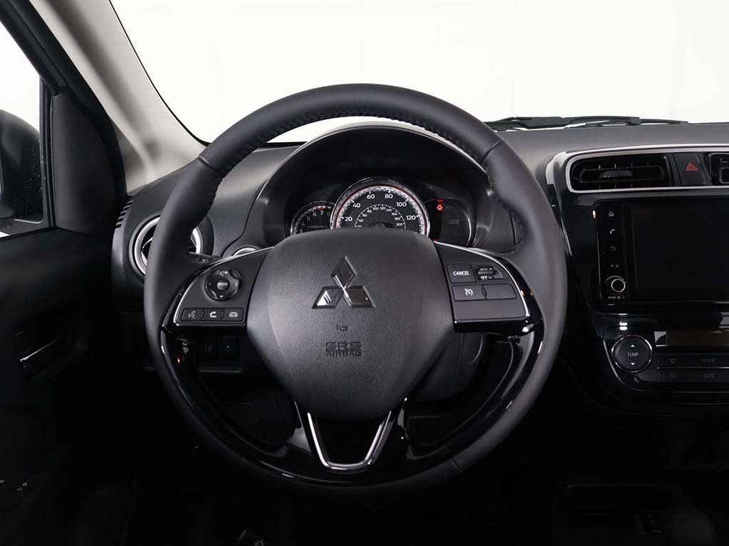 Used 2024 White Mitsubishi SE image 31