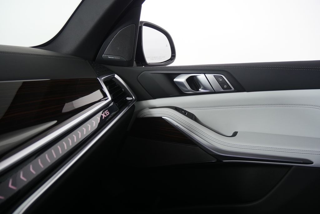 Thumbnail: 2026 BMW X5 - 25