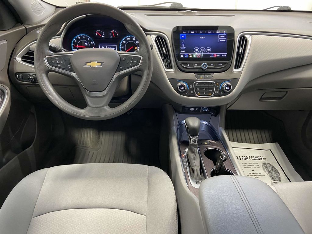 2023 Chevrolet Malibu 1LT photo 5