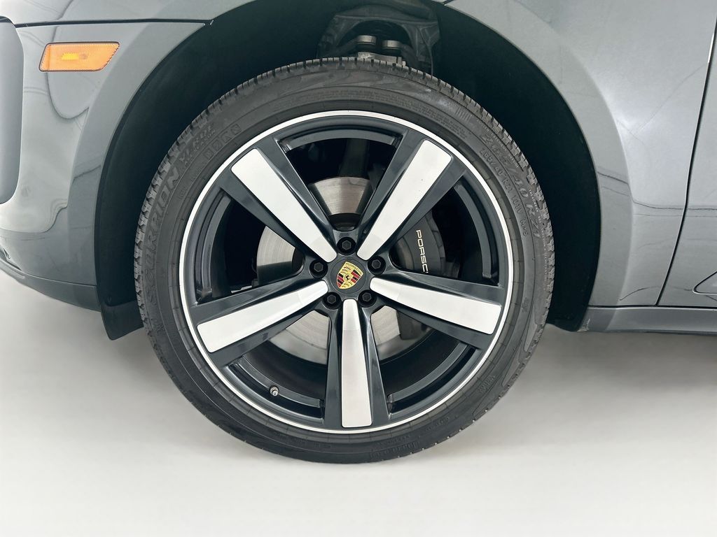 Thumbnail: 2025 Porsche Macan - 29