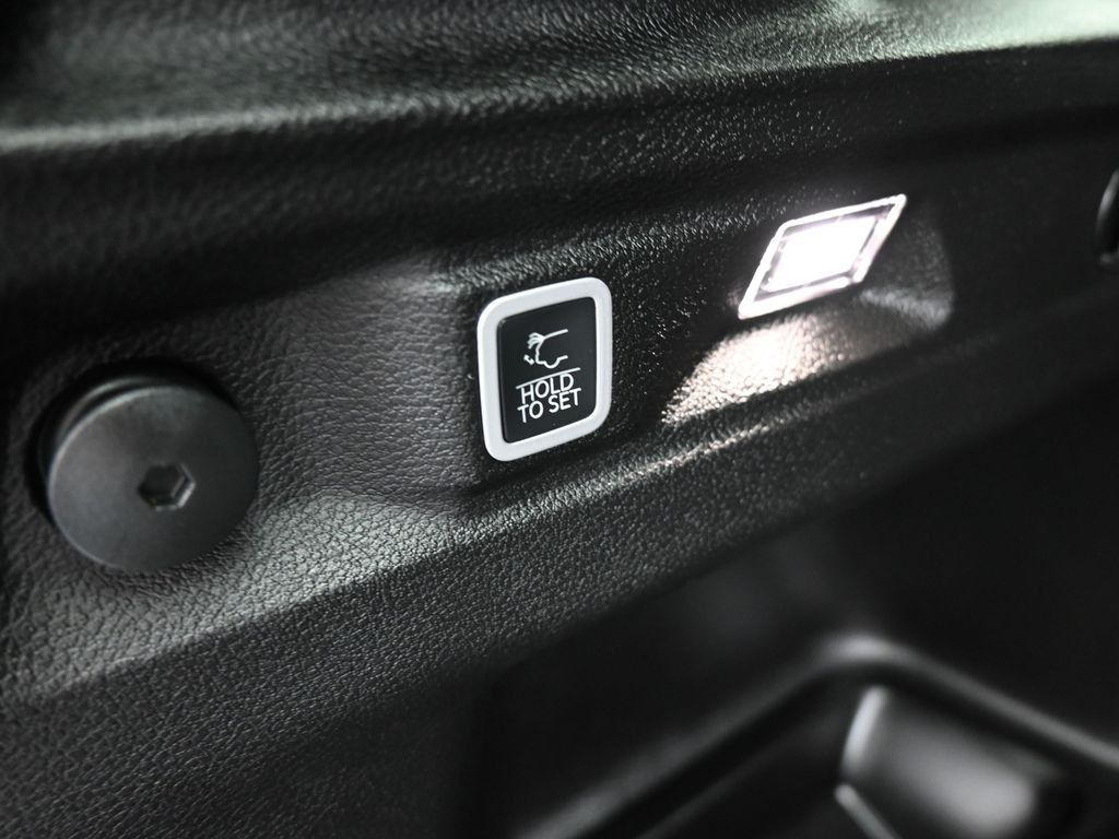 Used 2024 Silver Zynith Jeep Laredo image 42