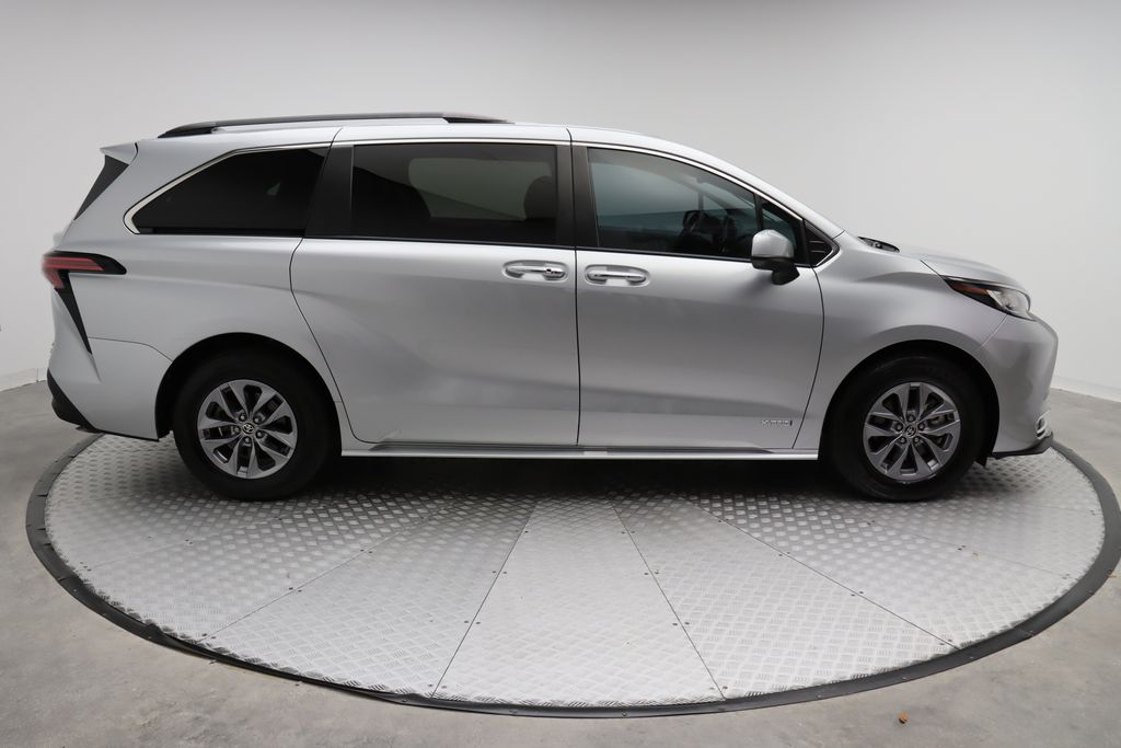 2021 Toyota Sienna XLE 7