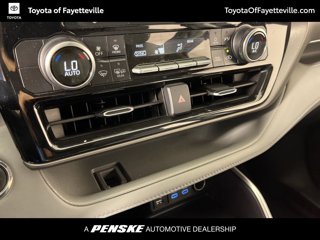 Thumbnail: 2022 Toyota Highlander - 30