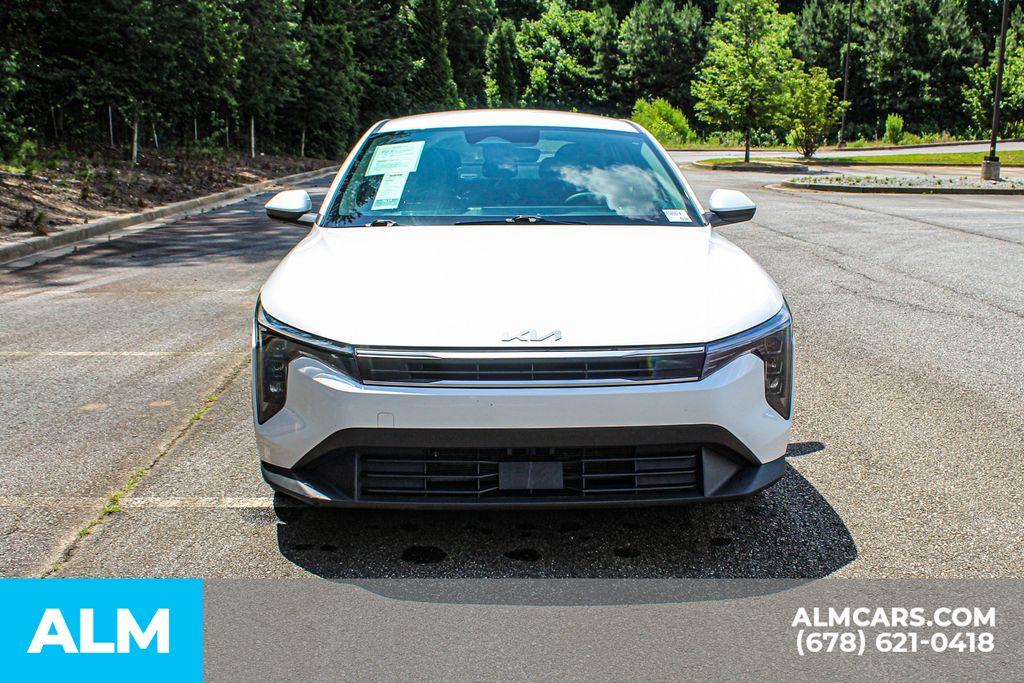Used 2025 White Kia LXS image 10