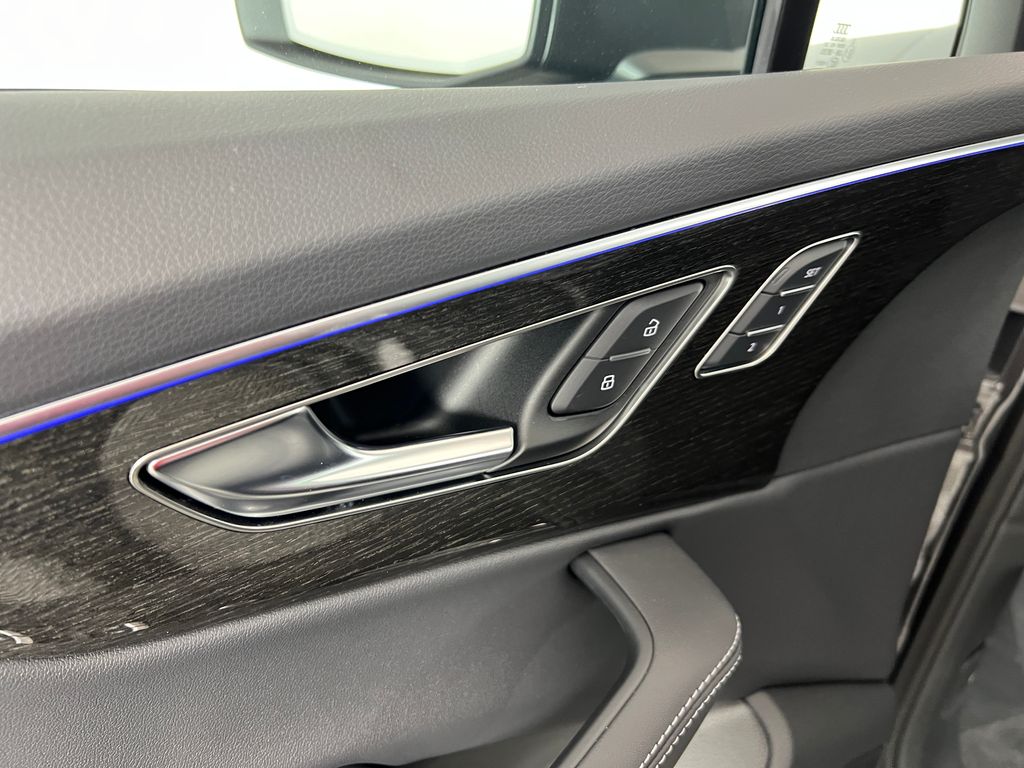 Thumbnail: 2025 Audi Q7 - 29