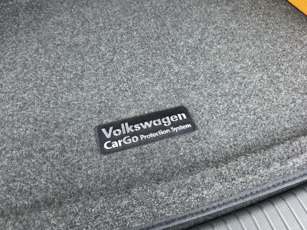 2026 Volkswagen Atlas 2.0T SE w/Technology White/off-white at Sutliff Volkswagen