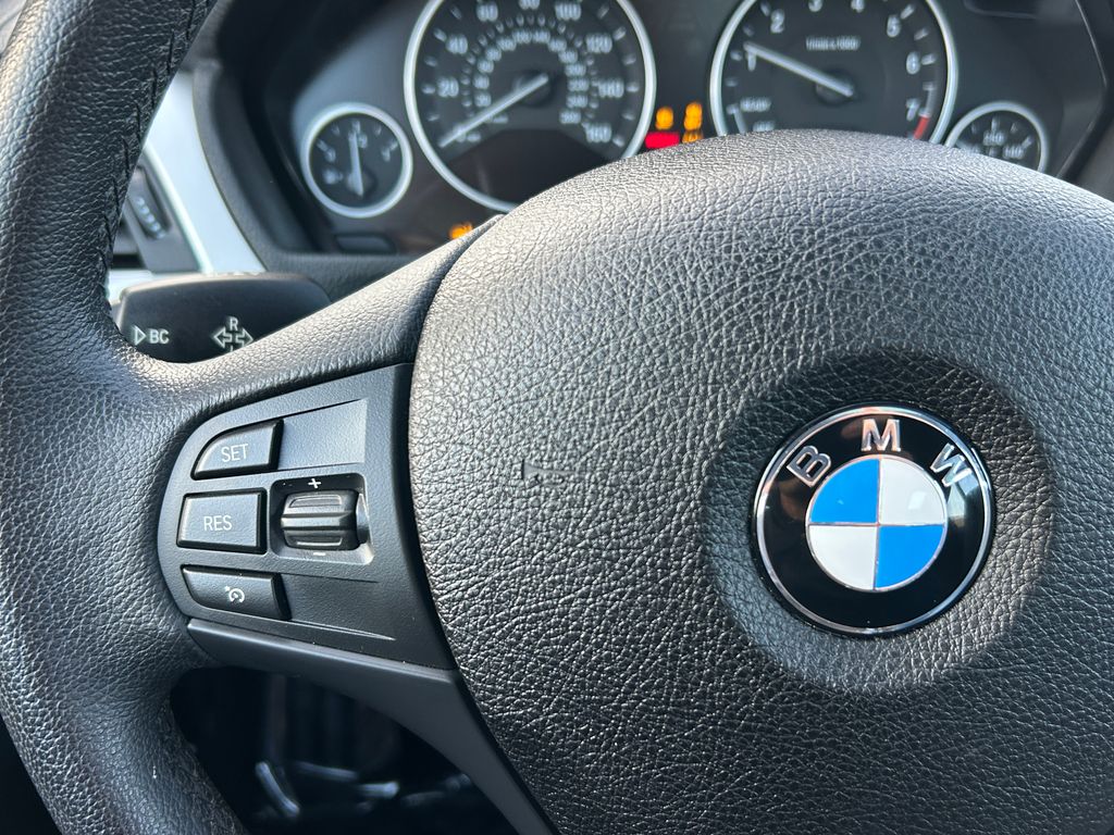 2013 BMW 3 Series 320i 19