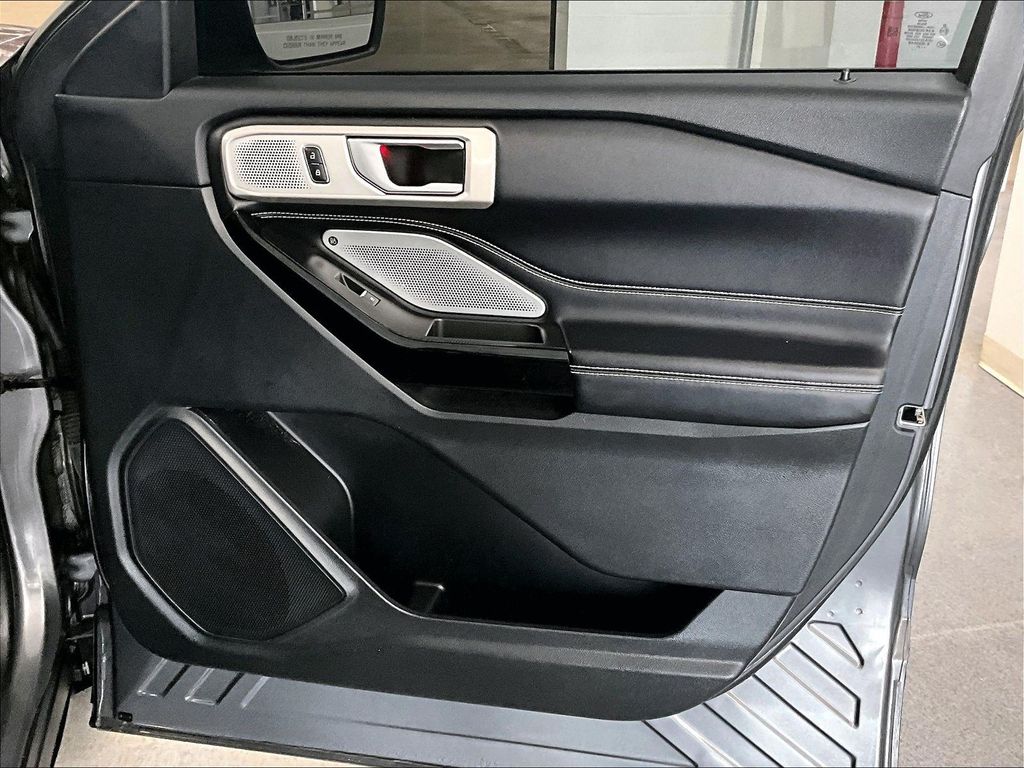 2021 Ford Explorer — photo 12