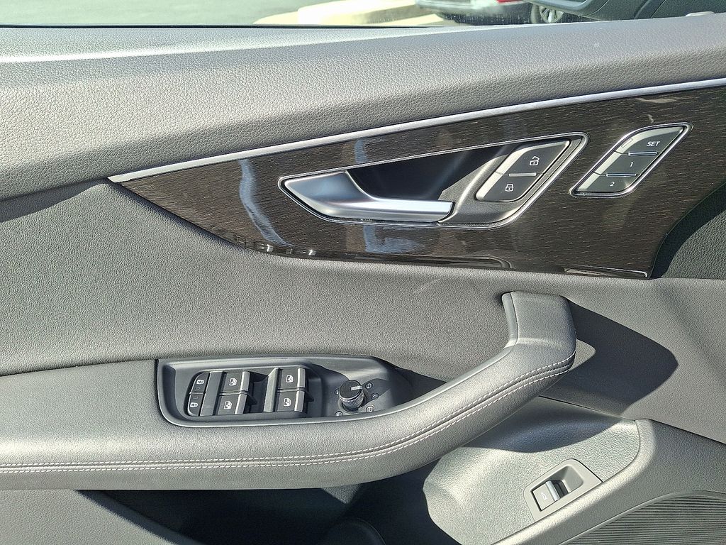 Thumbnail: 2024 Audi Q8 - 12