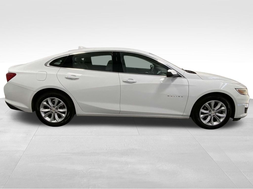 2023 Chevrolet Malibu 1LT photo 2