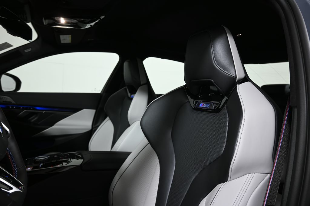 Thumbnail: 2026 BMW M5 - 17