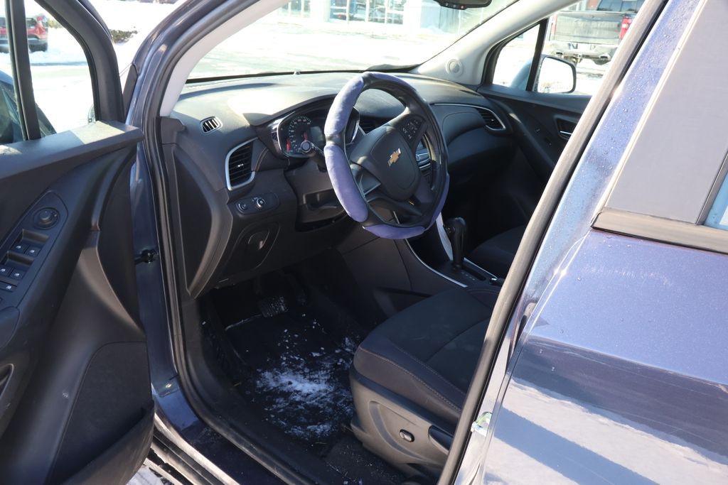 Thumbnail: 2018 Chevrolet Trax - 10