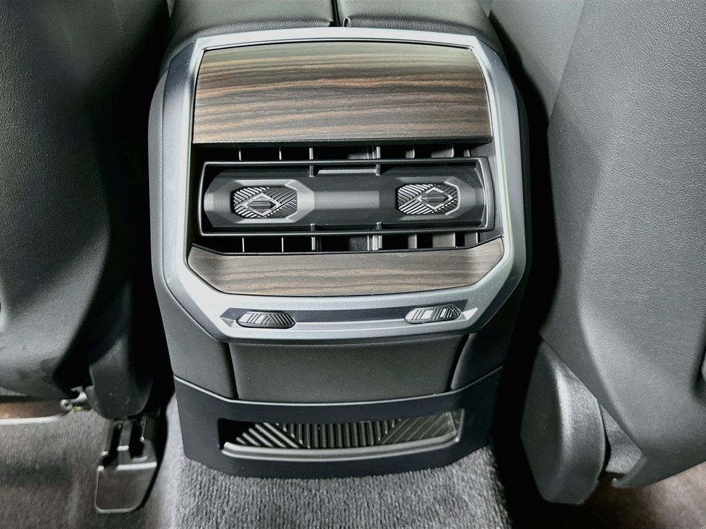 Thumbnail: 2025 BMW 7 Series - 25