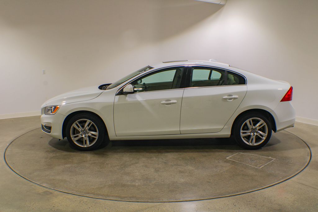 Used 2015 White Volvo T5 Premier image 2