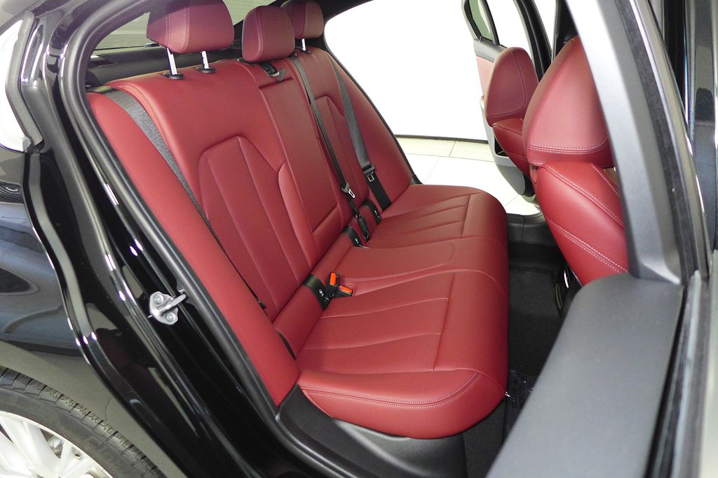 Thumbnail: 2024 BMW 3 Series - 20