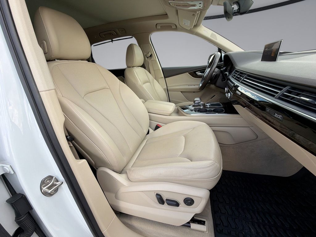 Thumbnail: 2019 Audi Q7 - 16