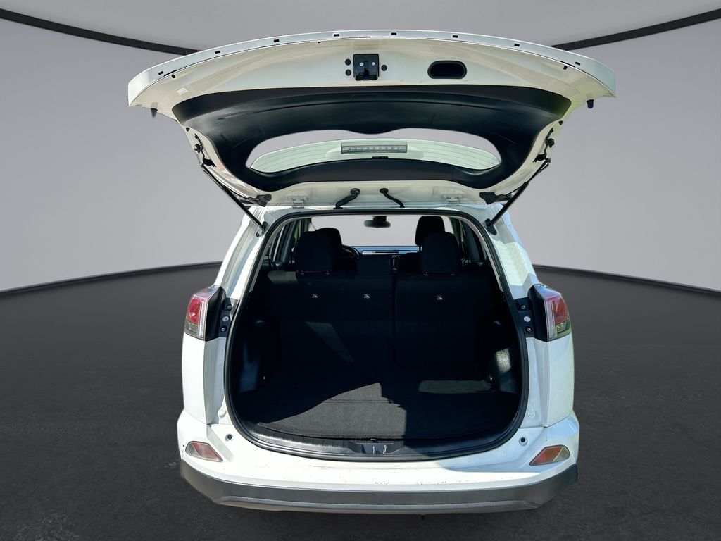 Thumbnail: 2018 Toyota RAV4 - 28