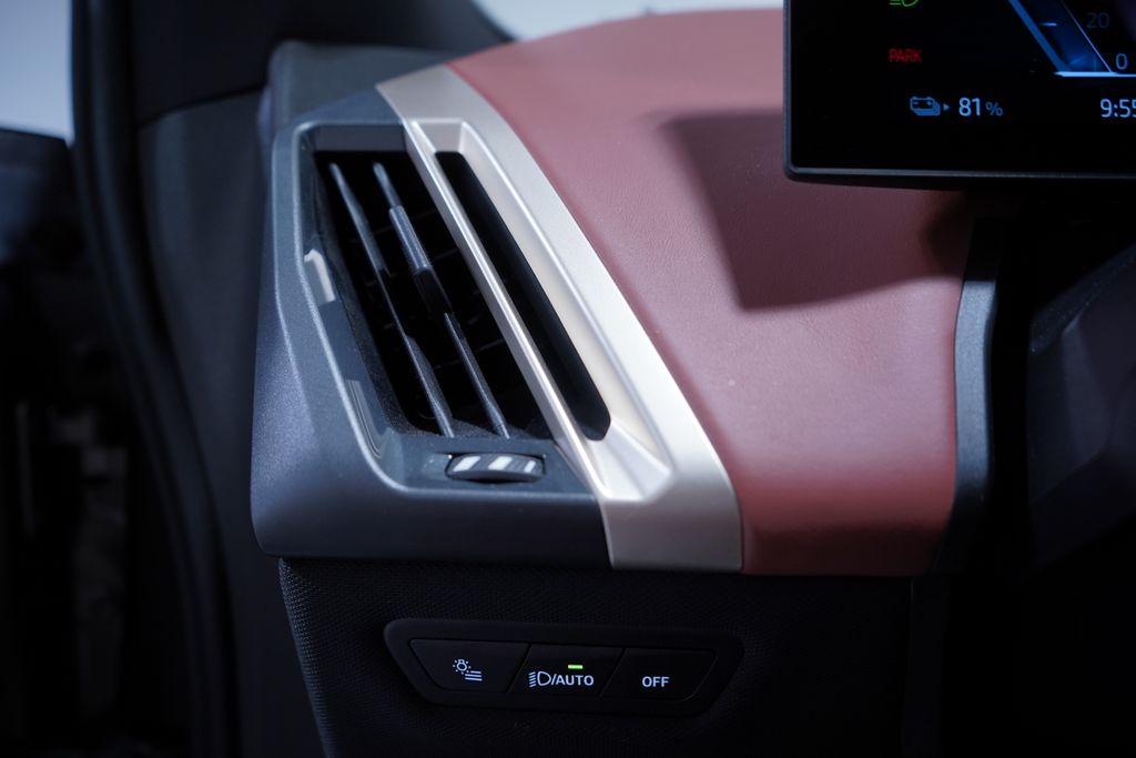 Thumbnail: 2023 BMW iX - 17