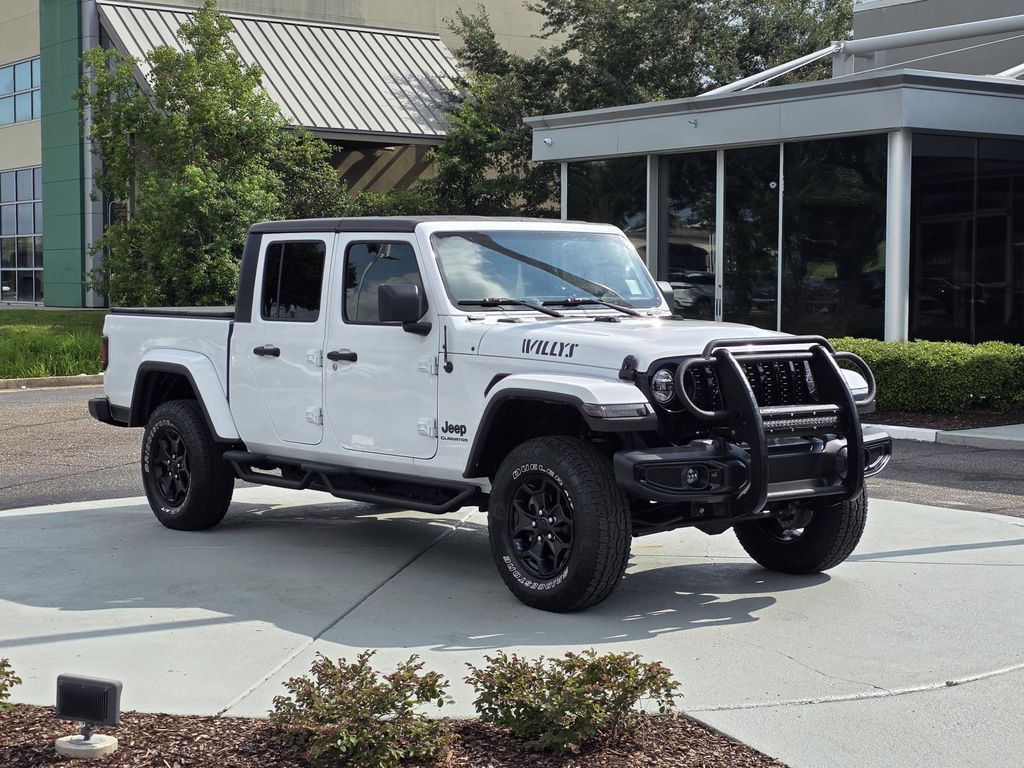 2021 Jeep Gladiator Willys Crew Cab 4WD