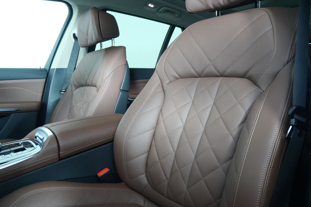 Thumbnail: 2026 BMW X7 - 11
