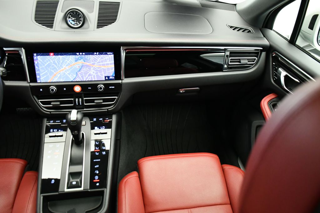 Thumbnail: 2024 Porsche Macan - 25