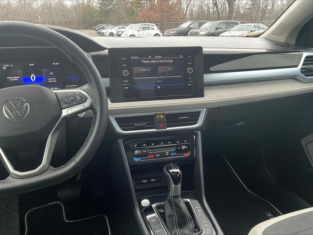 2025 Volkswagen Taos — photo 18