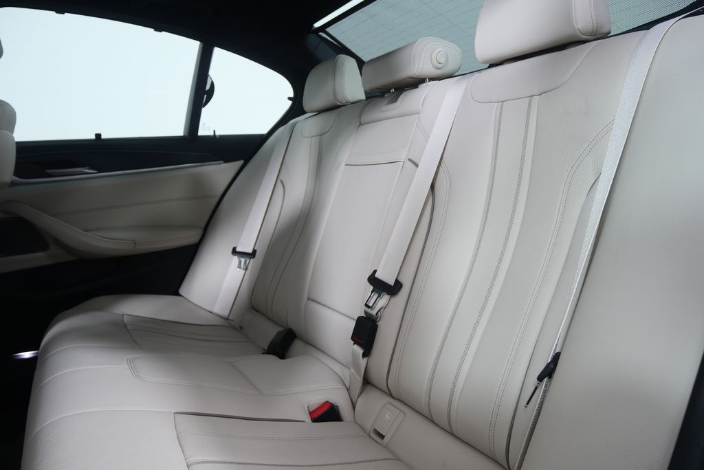 Thumbnail: 2023 BMW 5 Series - 15