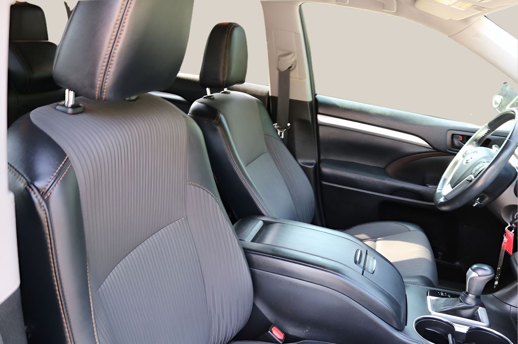 Used Car 2018 Toyota Highlander  Le For Sale Under $25,000 In Austin, Texas