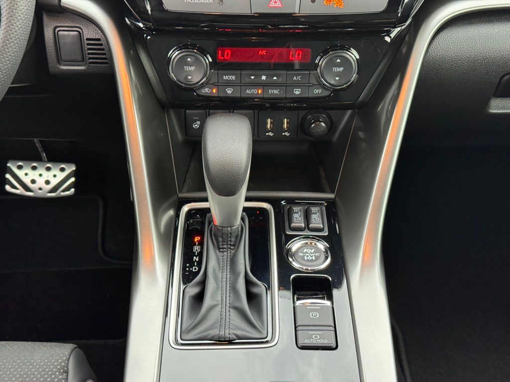 2025 Mitsubishi Eclipse Cross SEL photo 19