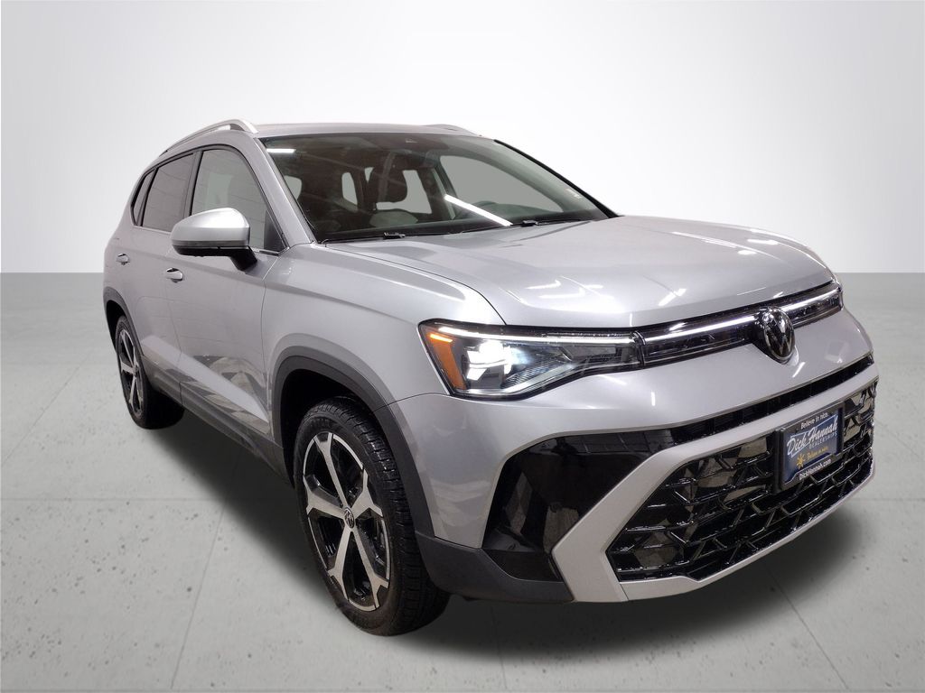 2025 Volkswagen Taos SEL photo 4
