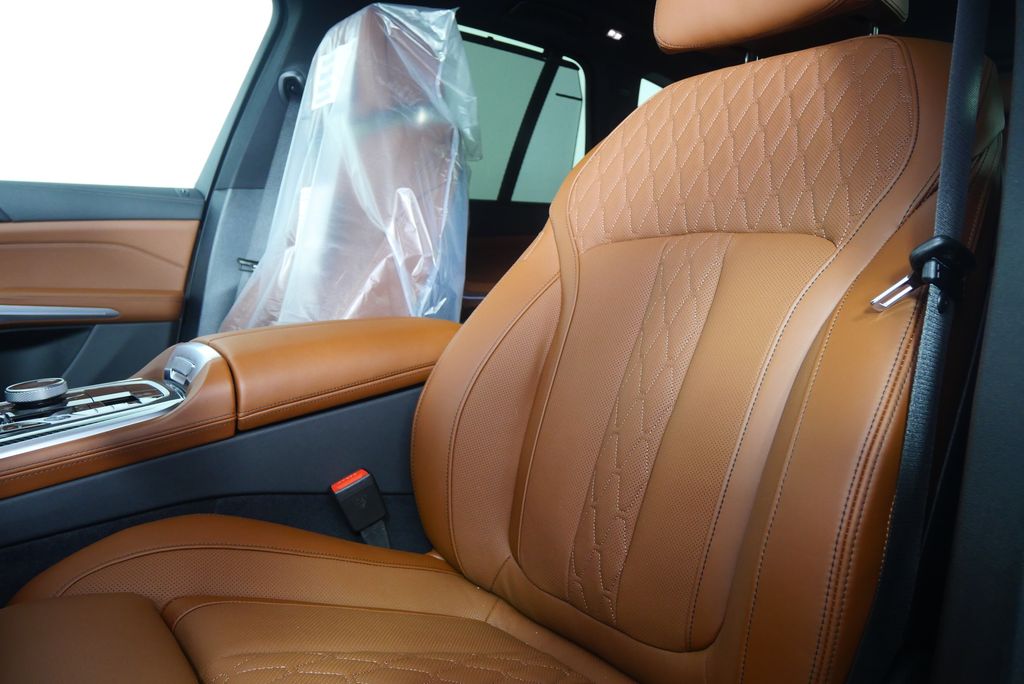 Thumbnail: 2026 BMW X5 - 12