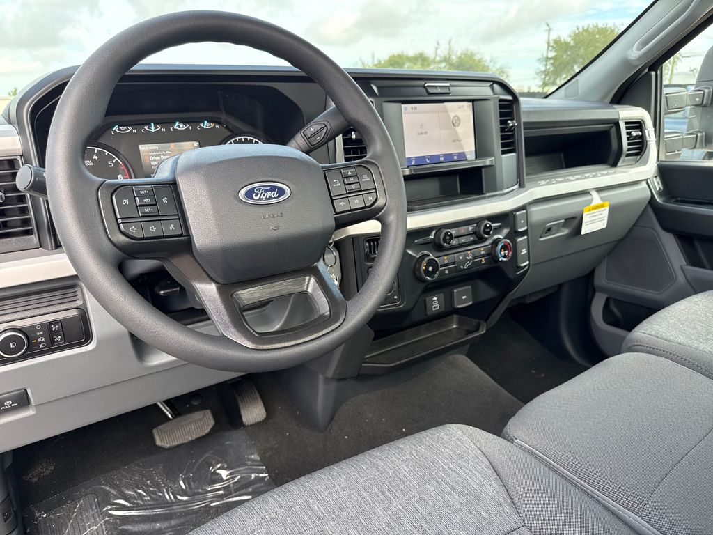 2025 Ford F-350 photo 4
