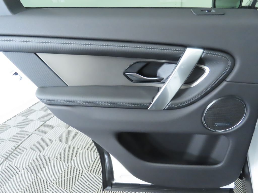 Thumbnail: 2024 Land Rover Discovery Sport - 28